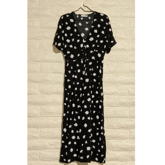 Lush | black floral jumpsuit diff print sz medium - Picture 2 of 5